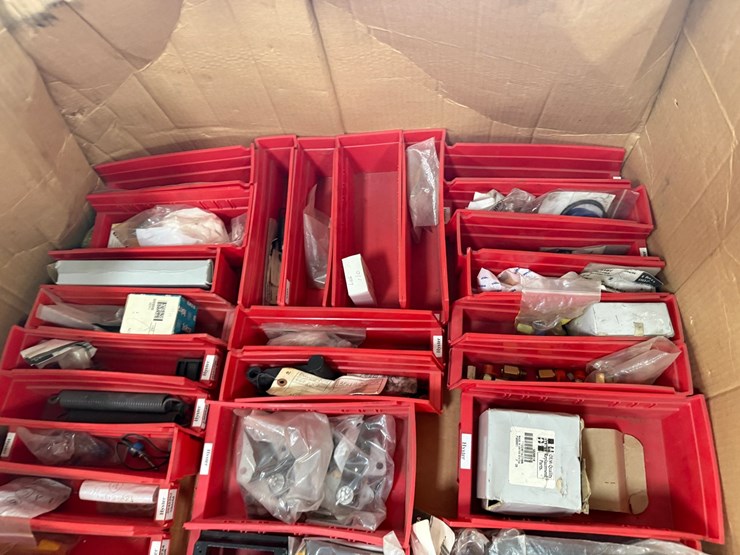 #2042-•-pallet-of-misc.-forklift-parts-image-4
