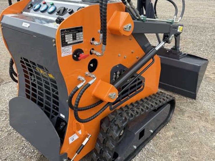 #70-•-mini-skid-steer-loader---lhr-me380x2---gas-image-3