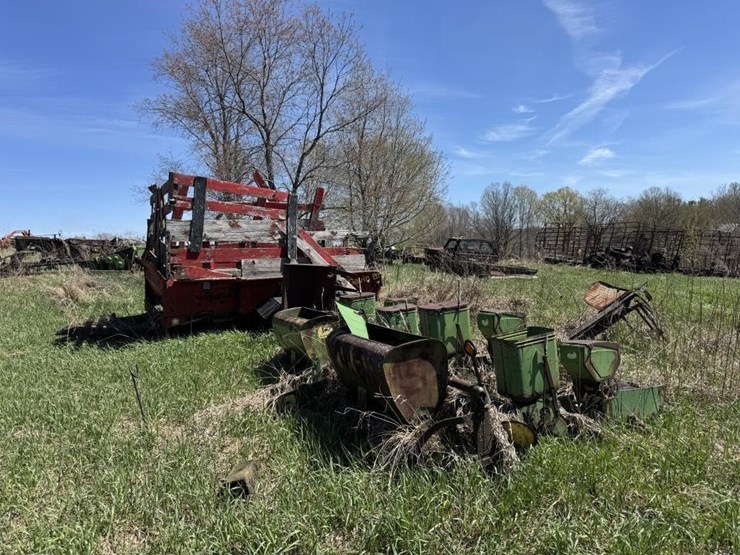 large-lot-of-scrap-machinery/vehicles-image-1