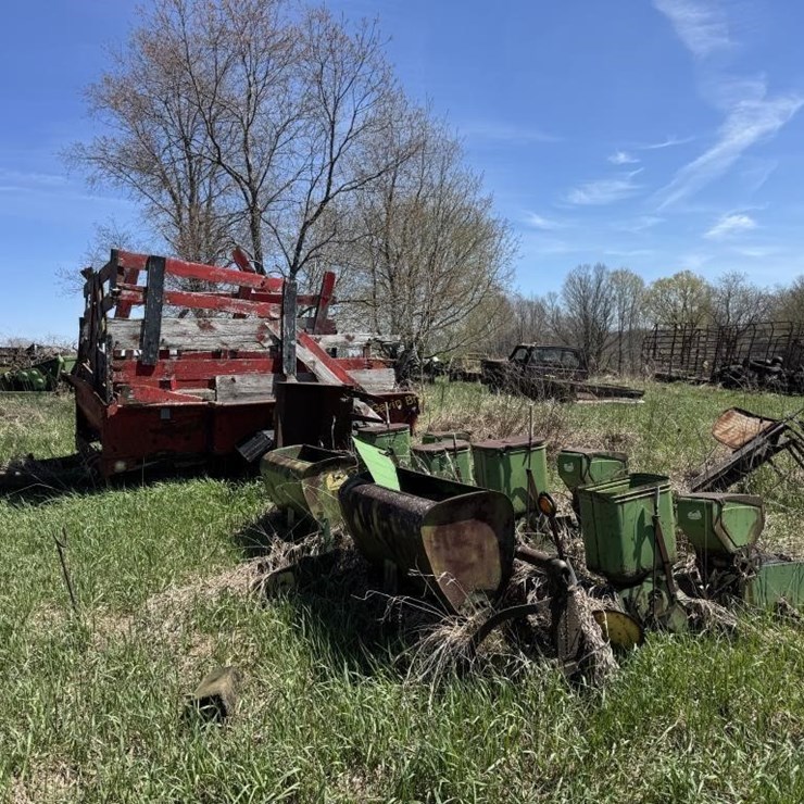 Large Lot of Scrap Machinery/Vehicles