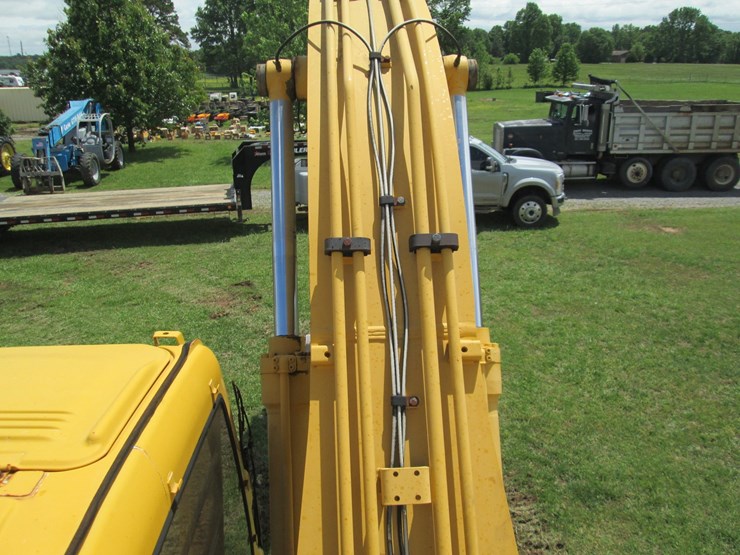 deere-200-lc-image-44