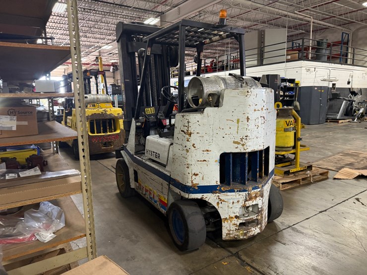 #2001-•-hyster-5500-lb.-forklift-image-9