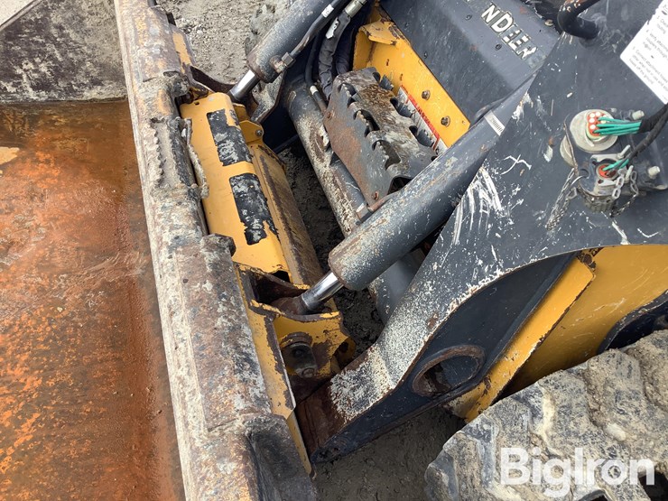 2021-deere-325g-image-11