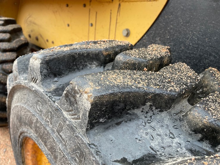 2005-caterpillar-252b-image-11