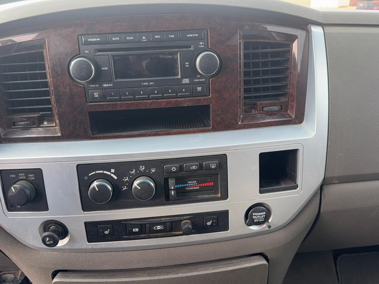 2009-dodge-3500-image-11
