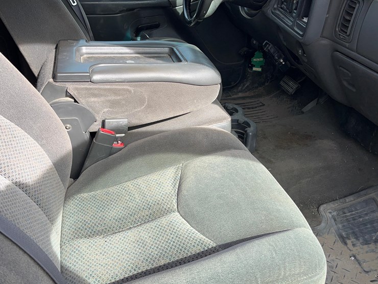 2006-chevrolet-silverado-2500-pickup-image-34