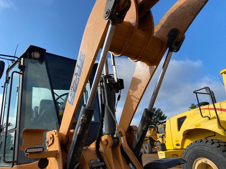 2012-case-521e-image-24