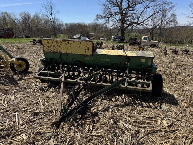 john-deere-grain-drill-image-1