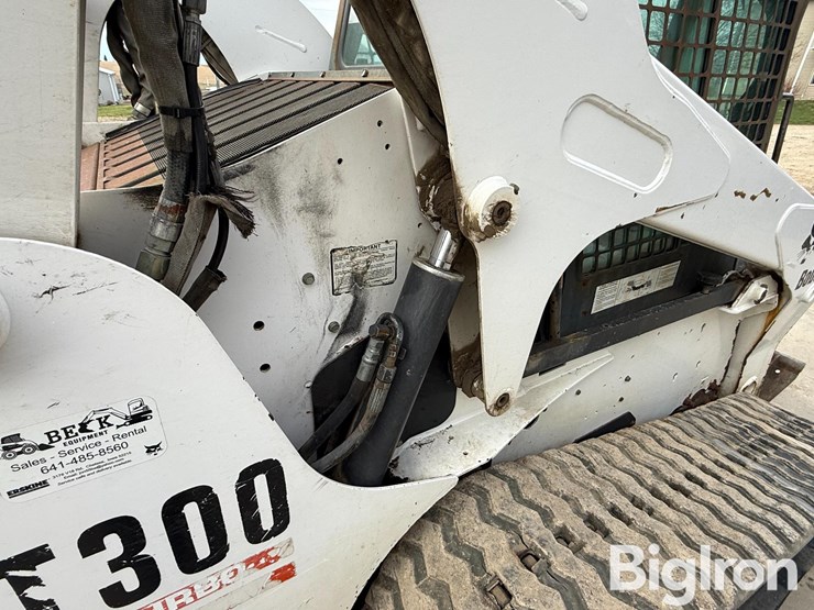 2005-bobcat-t300-image-15