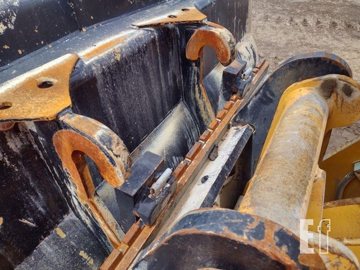 2015-caterpillar-914k-image-26