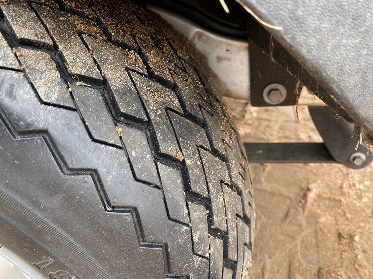 #1582-•-club-car-electric-golf-cart-with-charger-image-19