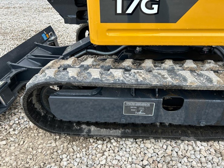2023-deere-17g-image-16