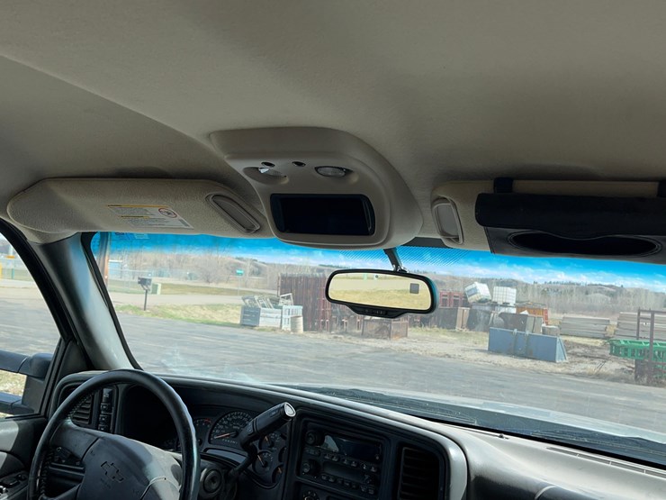 2006-chevrolet-silverado-2500-pickup-image-31