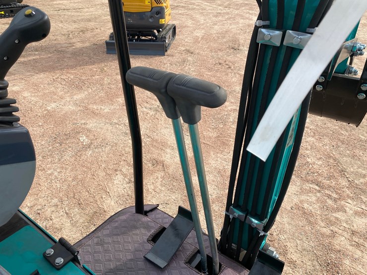 #5500-•-2026-cfg-kv15r-mini-excavator-image-17