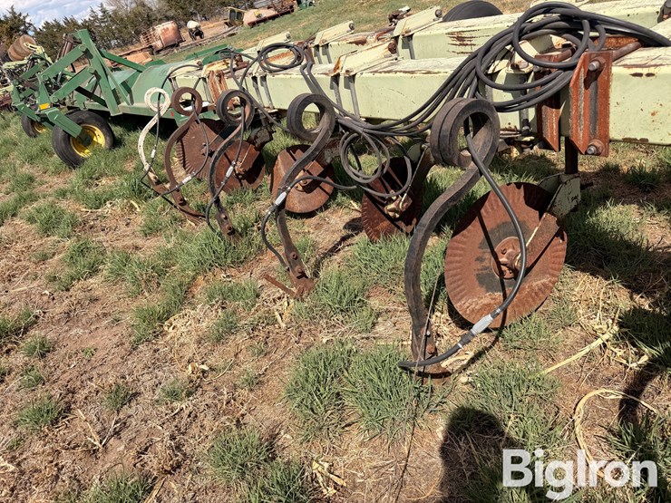 orthman-12-row-liquid-fertilizer-applicator-image-15