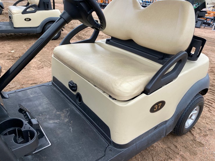 #1581-•-club-car-electric-golf-cart-with-charger-image-14