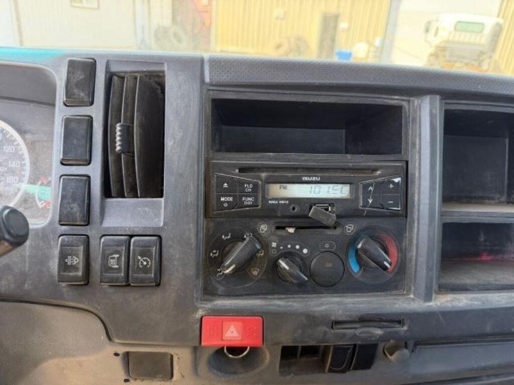 2015-isuzu-nrr-image-13