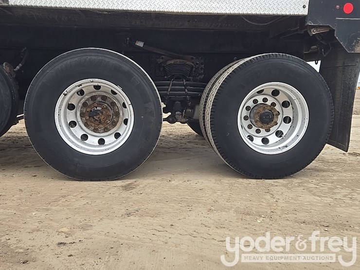 2019-freightliner-108sd-image-14