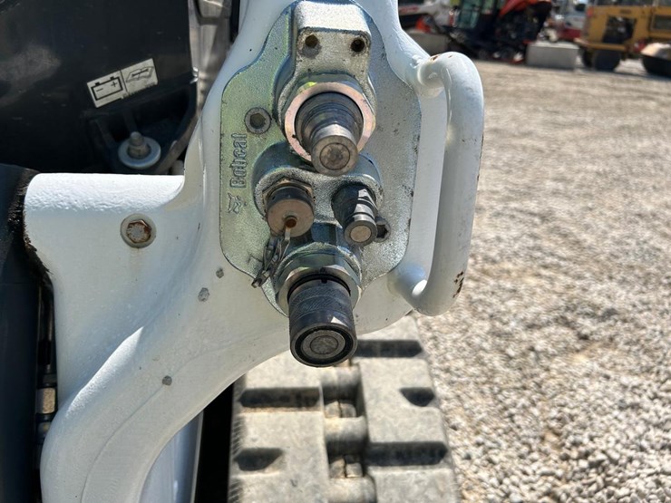 2023-bobcat-t64-image-11