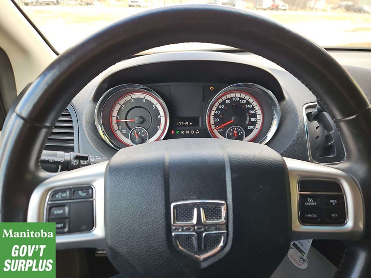 2014-dodge-grand-caravan-image-27