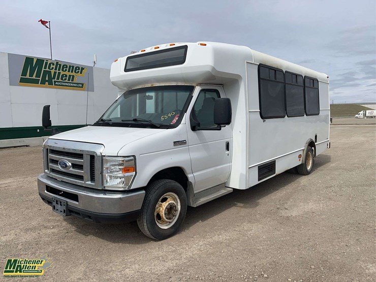 2016-ford-e-series-s/a-21-passenger-bus-image-1