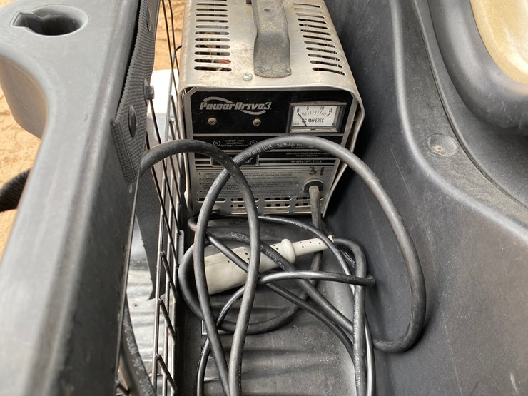 #1584-•-club-car-electric-golf-cart-with-charger-image-20