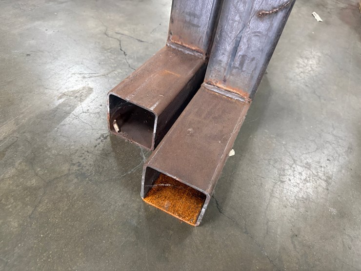 #2032-•-metal-table-legs-image-5