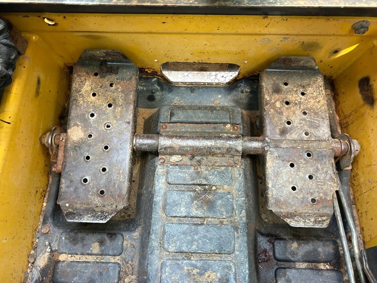 new-holland-l230-image-24