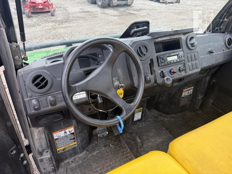 2022-john-deere-gator-xuv-835m-image-17