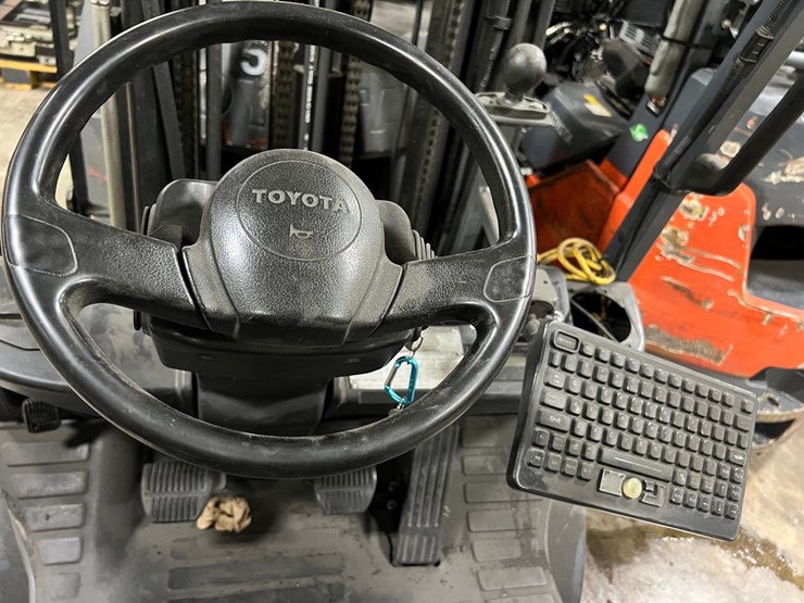 #2004-•-toyota-4500-lb.-forklift-image-8