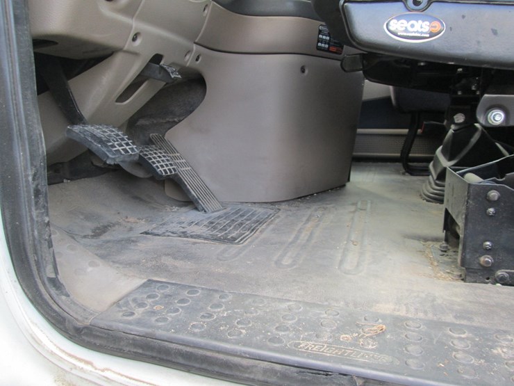 2016-freightliner-cascadia-113-image-29