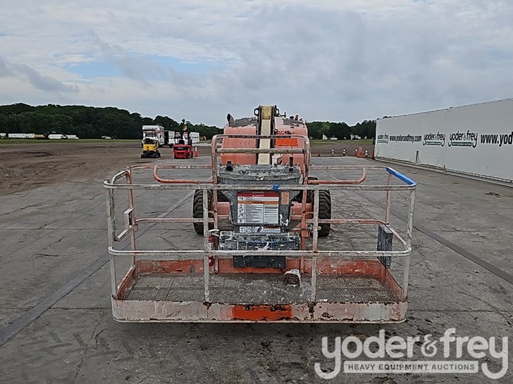 2016-jlg-400s-image-11