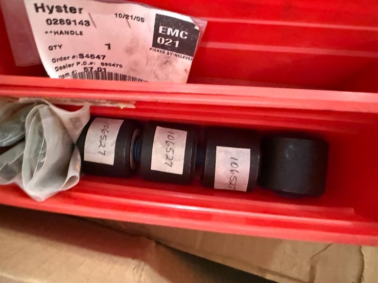 #2042-•-pallet-of-misc.-forklift-parts-image-9