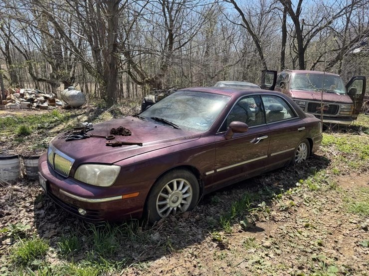 2004-hyundai-xg350l-sedan-image-1