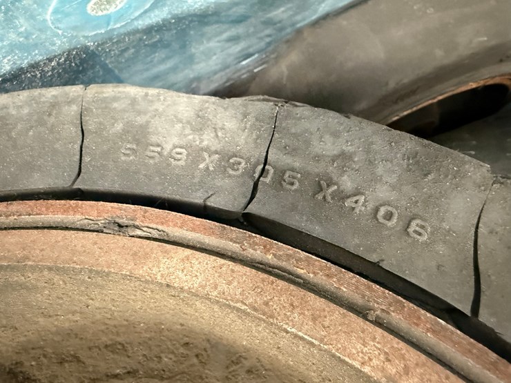 #2049-•-tote-of-forklift-tires-image-8