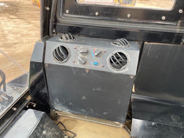 2017-gyro-trac-gt35-image-65