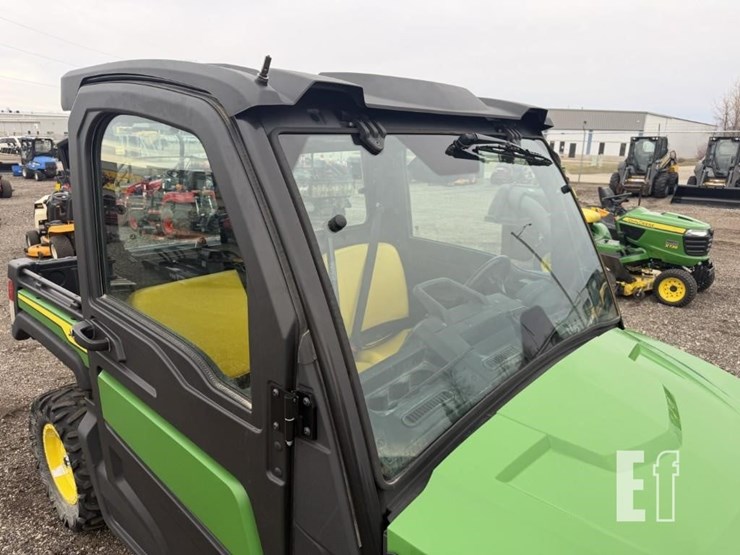 2022-john-deere-gator-xuv-835m-image-5