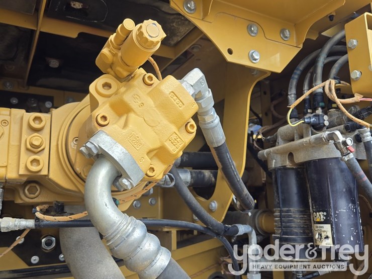 2021-caterpillar-336-image-56