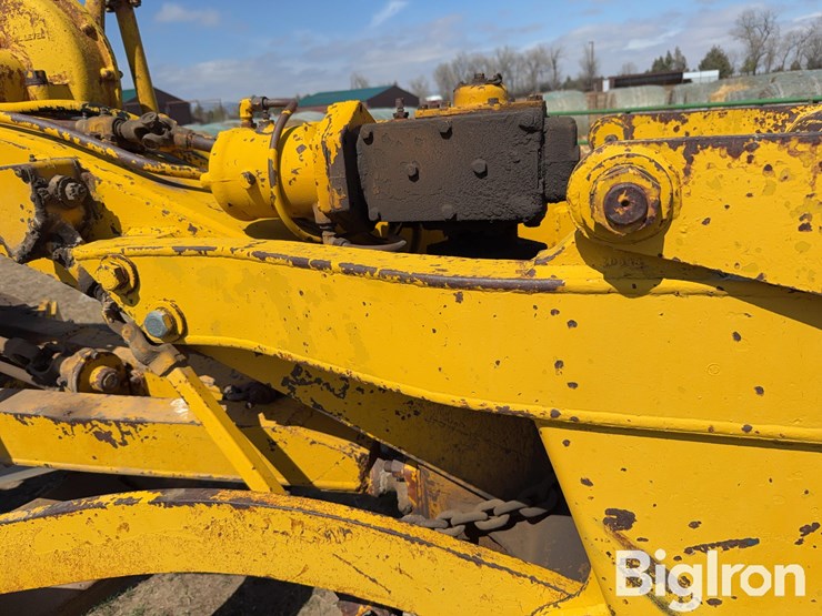 caterpillar-12-image-20