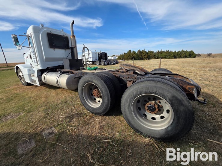 1999-peterbilt-377-image-7