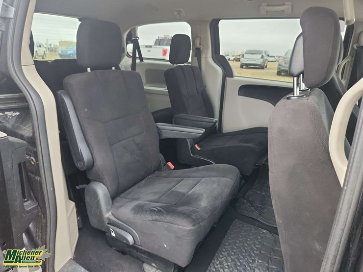 2011-dodge-grand-caravan-image-19