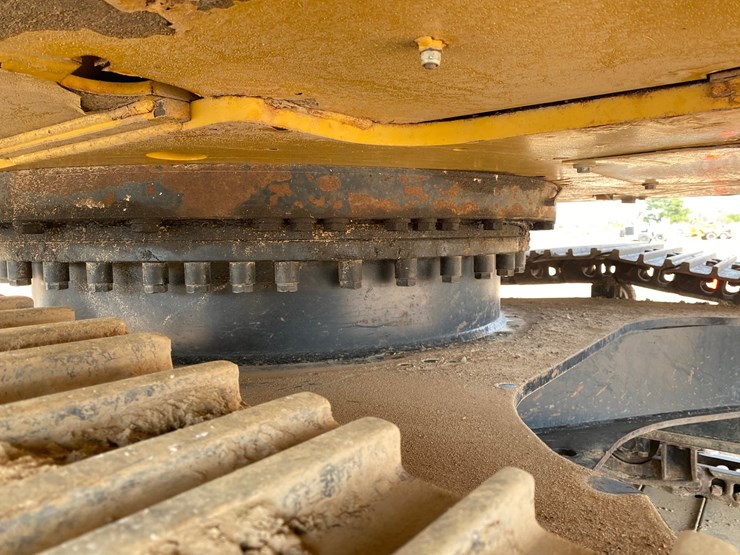 2018-caterpillar-320d-image-32