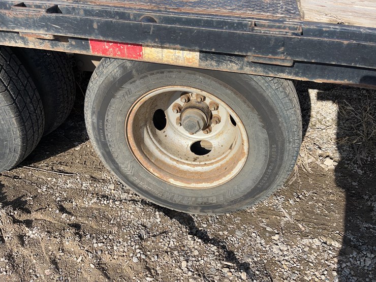 gooseneck-flatbed-trailer-image-18