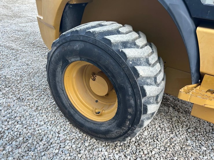 2019-caterpillar-903d-image-13