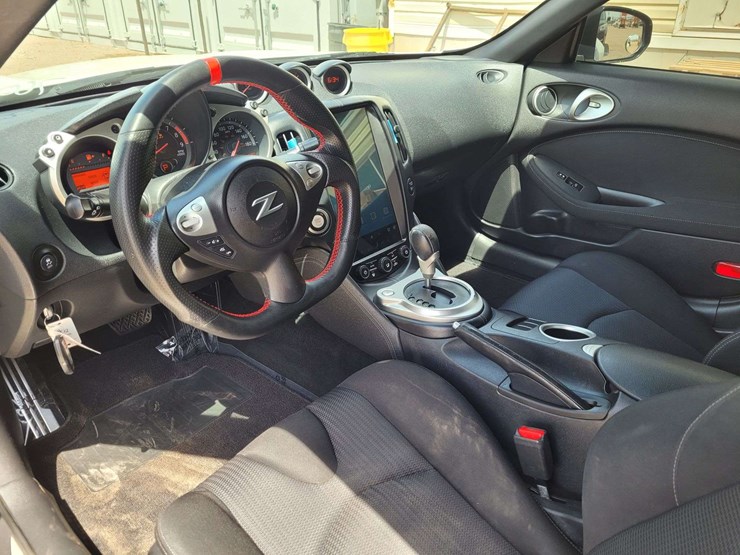 2016-nissan-370z-coupe-2d-image-12