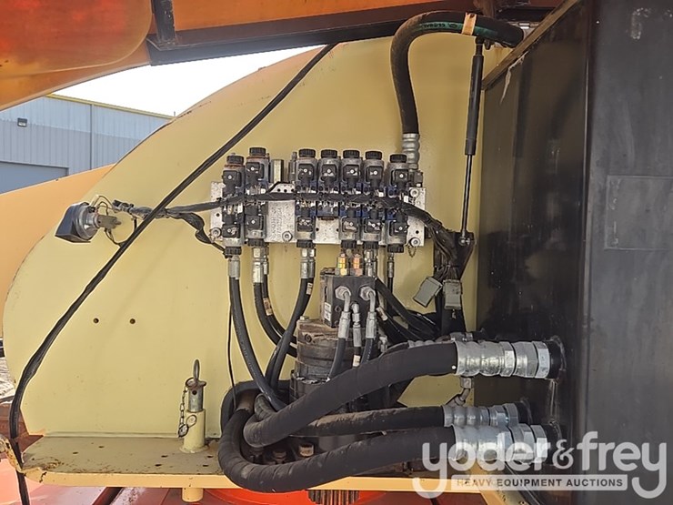 2008-jlg-400s-image-36