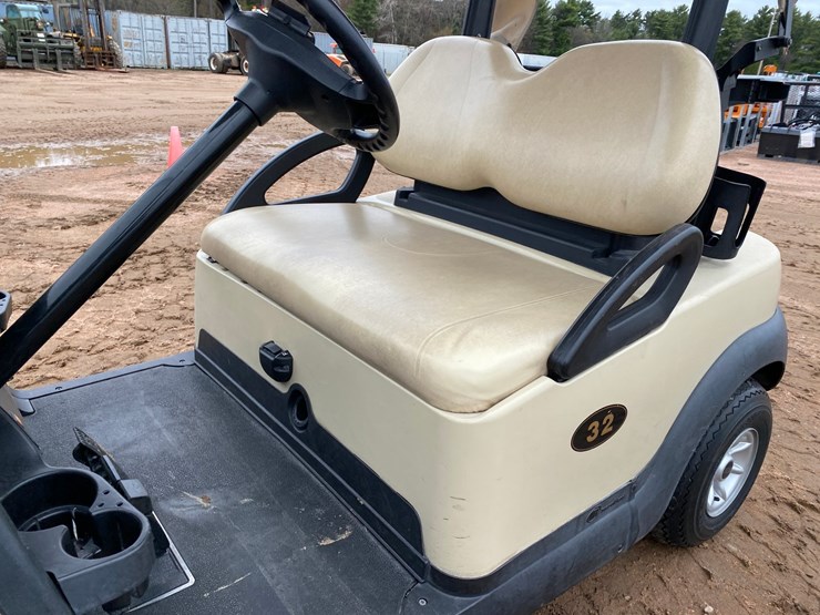 #1584-•-club-car-electric-golf-cart-with-charger-image-15