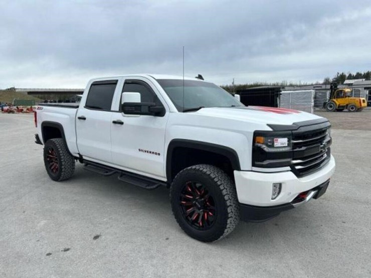 2018-chevrolet-silverado-1500-ltz-image-5