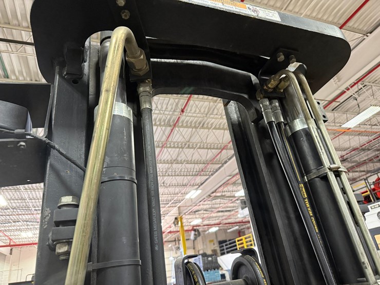 #2000-•-hyster-7700lb-forklift-image-17
