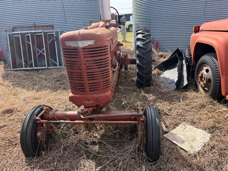 1951-farmall-m-tractor-image-2